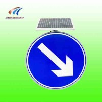 林芝市太阳能右侧行驶指示标志 全透式交通标志牌厂家
